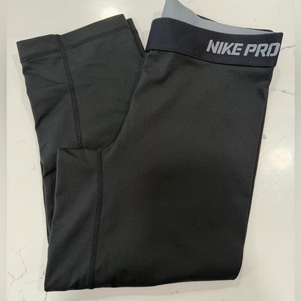 NIKE Pro DRI-FIT capri leggings